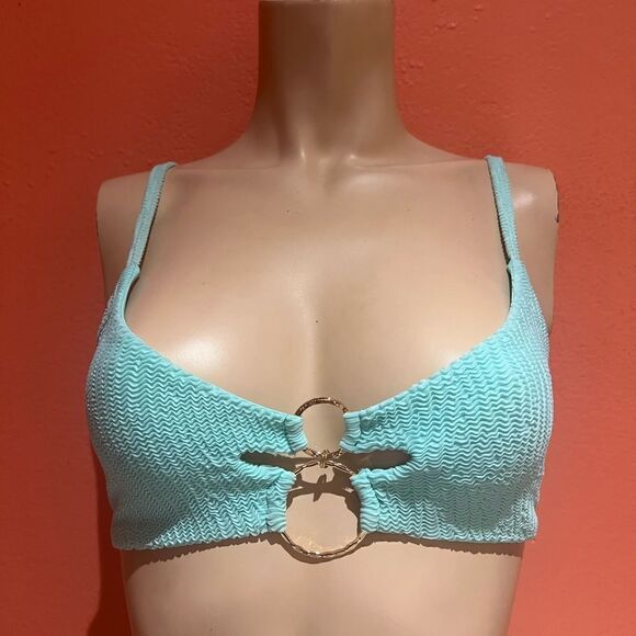 BEACH BUNNY LEXY BRALETTE!! - Picture 7 of 9